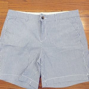 Old Navy seersucker shorts size 14